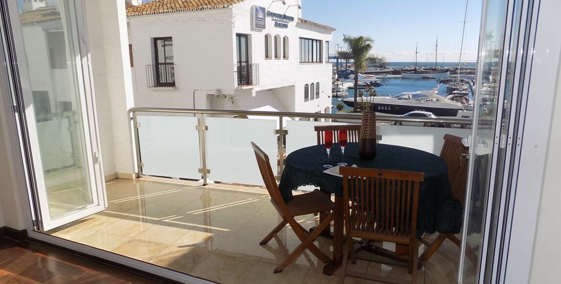 Luksusowy apartament przy słynnym porcie Puerto Banús