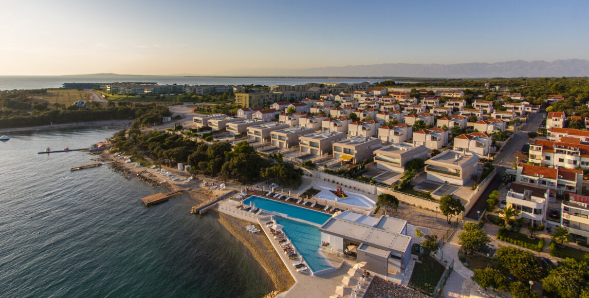 Apartamenty 130 m od plaży w Petrčane