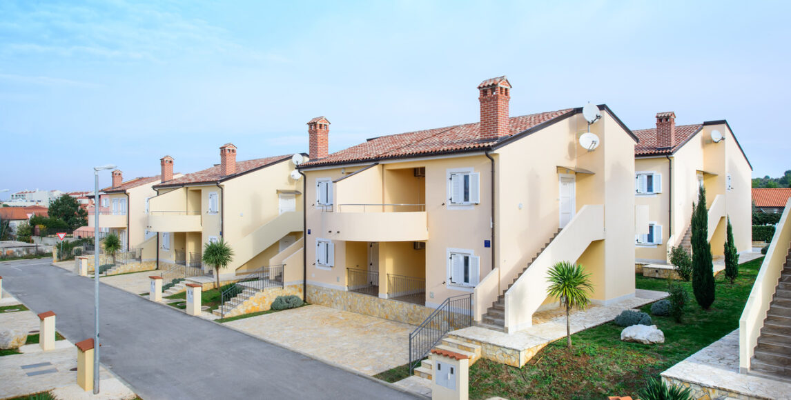 Domy i apartamenty wakacyjne 140 m od morza