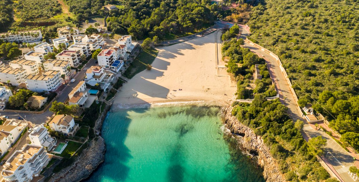 Apartamenty 4* zaledwie 250 metrów od złotej plaży Cala Marçal na Majorce
